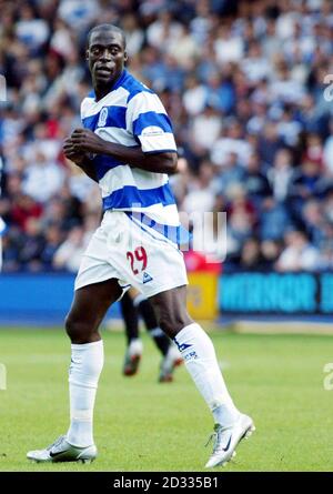 Paul Furlong des Queens Park Rangers, en action contre Chesterfield lors du match de la division nationale 2 au terrain de Loftus Road de QPR à Londres. Banque D'Images