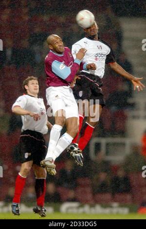 John Gregory, le directeur de la Villa Aston frustré, voit son côté perdre 1-0 à Sheffield mercredi lors de la Worthington Cup, quatrième partie entre Aston Villa et Sheffield mercredi à Villa Park, Birmingham. Banque D'Images