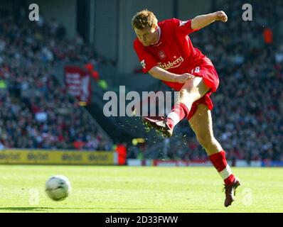 John Arne Riise de Liverpool, en action contre Charlton Athletic à Anfield. Banque D'Images