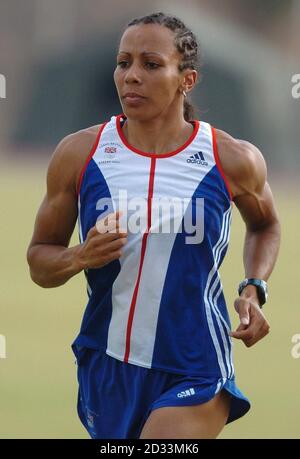 Kelly Holmes, coureur de fond britannique, s'entraîne pendant le camp de détention olympique de TeamGB à Paphos, Chypre. Banque D'Images