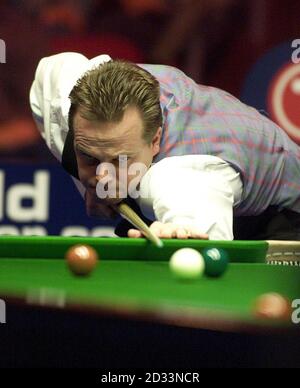 Le Scotland a attiré Henry en action pendant le match de la coupe LG contre le Jimmy White de l'Angleterre au Guild Hall, Preston. Henry défait White 5-3. Banque D'Images