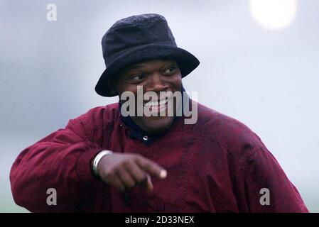 L'acteur américain Samuel L Jackson partage une blague aux Dunhill Links Championships à Carnoustie, en Écosse. Cgolf lwpp Banque D'Images