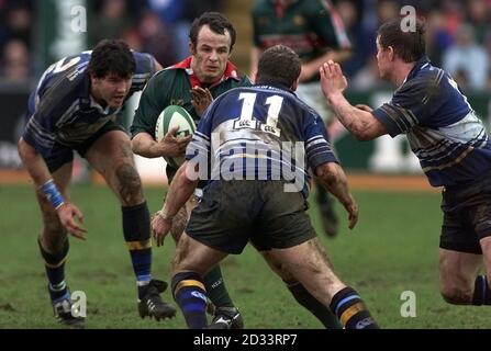 Le Leicester Tigers Austin Healey est bloqué par Shane Horgan, Gordon d'Arcy et Brain O'Driscoll de Leinster pendant le match Heineken Cup à Welford Road, Leicester. Banque D'Images