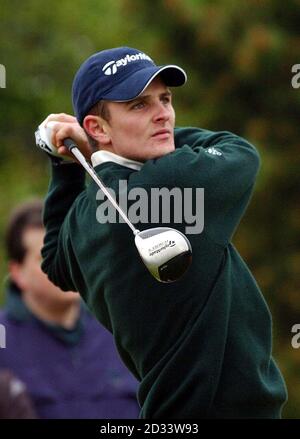 Justin Rose, d'Angleterre, participe à l'ouverture du B&H International Open au Beffroi près de Sutton Coldfield. Banque D'Images