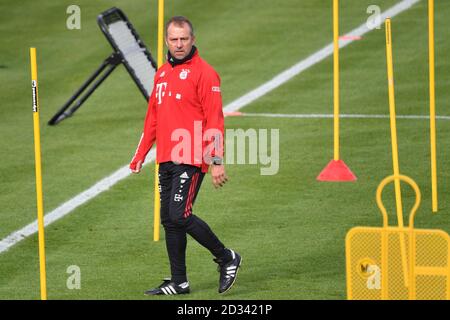 Munich, Allemagne. 07e octobre 2020. Hans Dieter Flick (Hansi, coach FC Bayern Munich), image unique, découpe, plan de corps entier, figure entière. FC Bayern Munich nouveaux arrivants. Formation sur Saebener Strasse. Football 1. Bundesliga, saison 2020/2021 sur 07.10.2020. | utilisation dans le monde crédit: dpa/Alay Live News Banque D'Images