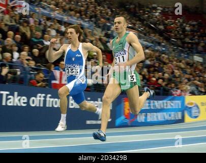 Danny McFarlane (3), de l'Irlande, au cours du 400m, se réchauffe aux 9es championnats du monde en salle de l'IAAF à la National Indoor Arena, Birmingham. Banque D'Images