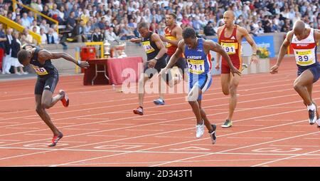 Photo finale à la course de 200 m de mens au championnat d'athlétisme AAA avec Julian Golding (à gauche) juste en battant Christian Malcolm à la ligne dans les Championnats d'athlétisme AAA à Birmingham. Banque D'Images