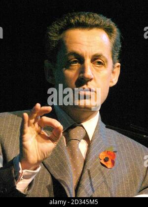 Le ministre français des Finances, Nicolas Sarkozy, s'adresse à la Conférence annuelle de la CBI à Birmingham. Banque D'Images