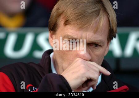 Steve Wigley, directeur de Southampton, avant le match de Barclays Premiership contre Norwich City à Carrow Road, Norwich, le samedi 20 novembre 2004. Banque D'Images