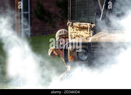 Le 2e Bataillon du Princess of Wales's Royal Regiment pendant l'entraînement à Clive Barracks, Shropshire. Des centaines de soldats du régiment préparent leur déploiement final pour six mois en Irak. Plus de 500 soldats du bataillon remplaceront 40 Marines royales Commando au début de janvier dans le cadre de la rotation de routine des forces britanniques. Banque D'Images