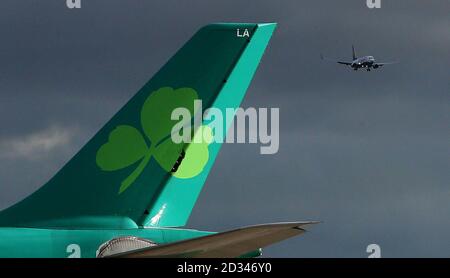 AER Lingus à l'aéroport de Dublin. Une prise de contrôle d'1 milliard de livres sterling d'Aer Lingus par le propriétaire de British Airways s'est rapprochée après que le transporteur basé à Dublin ait apporté son soutien à un accord. Banque D'Images