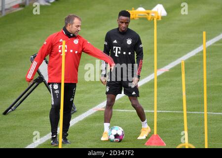 Munich, Allemagne. 07e octobre 2020. Hans Dieter Flick (Hansi, coach FC Bayern Munich) Bouna Sarr (FC Bayern Munich), Gesture, donne des instructions. FC Bayern Munich nouveaux arrivants. Formation sur Saebener Strasse. Football 1. Bundesliga, saison 2020/2021 sur 07.10.2020. | utilisation dans le monde crédit: dpa/Alay Live News Banque D'Images