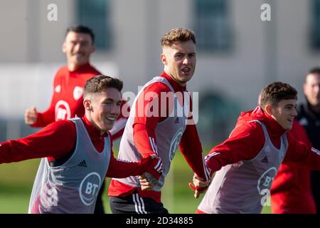 Hensol, pays de Galles, Royaume-Uni. 7 octobre 2020. Joe Rodon (au centre) avec Harry Wilson et Dan James lors de l'entraînement de l'équipe nationale de football du pays de Galles avant les matchs contre l'Angleterre, la République d'Irlande et la Bulgarie. Rodon est sujet à transférer des spéculations le reliant avec un déménagement de la ville de Swansea à Tottenham Hotspur. Crédit : Mark Hawkins/Alay Live News Banque D'Images