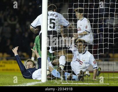 Marco Reich (R), du comté de Derby, célèbre ses scores. Banque D'Images