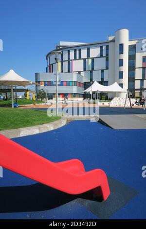 Aire de jeux pour enfants située en face de l'hôpital Royal pour enfants de Glasgow, en Écosse Banque D'Images