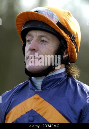 Dossier de la bibliothèque PA daté du 19/01/2005 du jockey Kieren Fallon qui a été renfloué jusqu'en mars de l'année prochaine, le mardi 4 octobre 2005, après avoir passé une grande partie de la journée à être interrogé par la police à propos d'allégations de réparation de race.Voir PA Story Racing Fallon.APPUYEZ SUR ASSOCIATION photo.Crédit photo devrait se lire: Rebecca Naden/PA. Banque D'Images