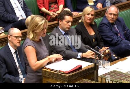 la secrétaire à l'éducation, Justine Greening, parle à la Chambre des communes, à Londres, des réformes prévues du système scolaire. Banque D'Images