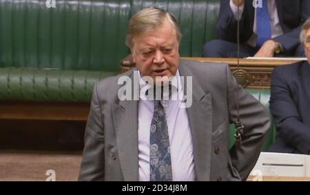 Le député conservateur Ken Clarke pose une question après que la première ministre Theresa May ait fait une déclaration aux députés après le sommet de l'UE à la Valette, à Malte, à la Chambre des communes, à Londres. Banque D'Images