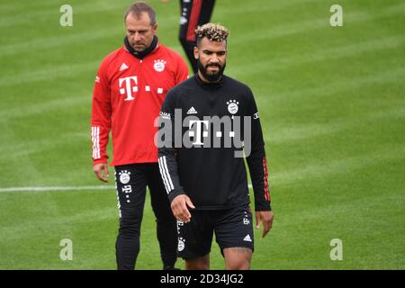 Munich, Allemagne. 07e octobre 2020. Eric Maxim Choupo-Moting (FC Bayern Munich), Hans Dieter Flick (Hansi, entraîneur FC Bayern Munich). FC Bayern Munich nouveaux arrivants. Formation sur Saebener Strasse. Football 1. Bundesliga, saison 2020/2021 sur 07.10.2020. | utilisation dans le monde crédit: dpa/Alay Live News Banque D'Images