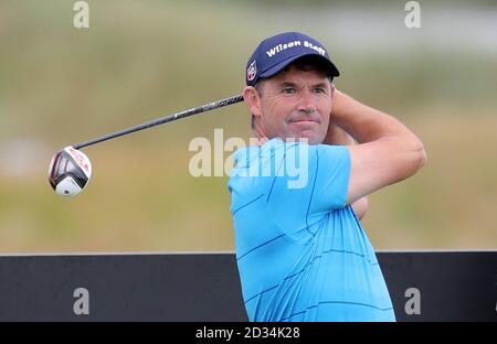 Padraig Harrington en République d'Irlande pendant la première journée du Dubai Duty Free Irish Open au Portstewart Golf Club. Banque D'Images