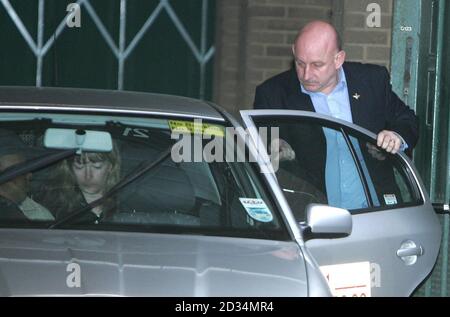 Erica et Michael Geen quitter Oxford Crown Court où leur fils Benjamin Geen a été condamné pour meurtre et GBH Voir PA histoire . Banque D'Images