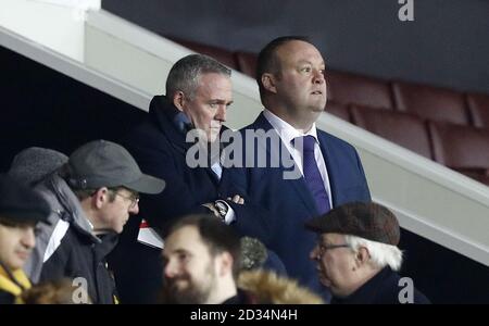 Paul Lambert, directeur de New Stoke City, dans les tribunes précédant le match de la Premier League à Old Trafford, Manchester. Banque D'Images