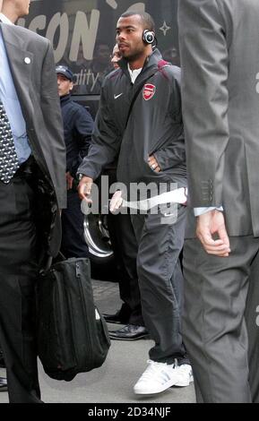 Ashley Cole d'Arsenal arrive à l'hôtel Team Hotel de Crillon, Paris, France. Banque D'Images