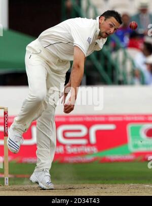 Steve Harmison, de l'Angleterre, joue au cours de la troisième journée du deuxième match du npower Test contre le Pakistan à Old Trafford, Manchester. Banque D'Images