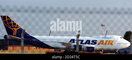 Un Boeing 747 d'Atlas Air, considéré comme l'un des avions transportant des matières dangereuses qui ont été détournées de Prestwick, se trouve sur le tarmac de la RAF Mildenhall Norfolk. Banque D'Images