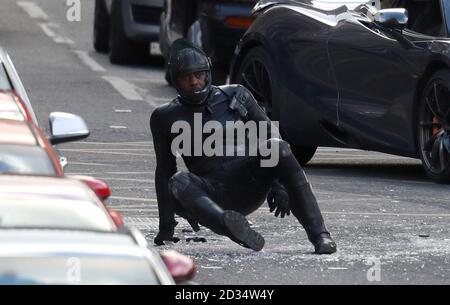 L'acteur Idris Elba pendant le tournage dans le centre-ville de Glasgow pour un nouveau Fast and Furious film de la franchise. Banque D'Images