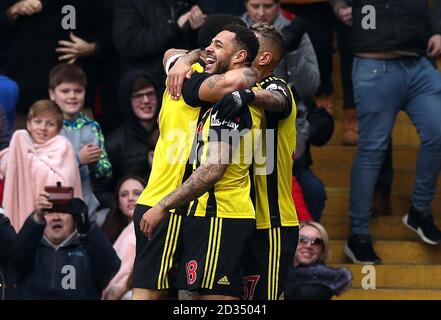 Watford's Andre Gray (centre) célèbre marquant son deuxième but de côtés du jeu avec ses coéquipiers au cours de la FA Cup quart finale à Vicarage Road, Watford. Banque D'Images