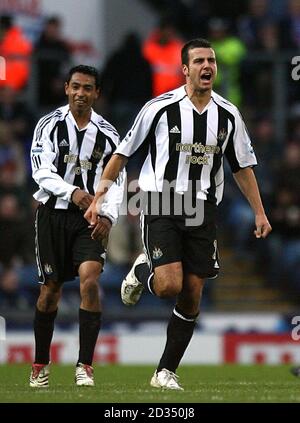 Steven Taylor (r) de Newcastle United célèbre son objectif. Banque D'Images