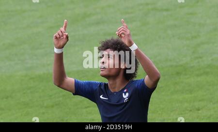 France's Enzo Millot fête marquant son premier but de côtés du jeu pendant le championnat d'Europe Moins de 17 ans match de quart de finale au stade de Tallaght, Dublin. Banque D'Images