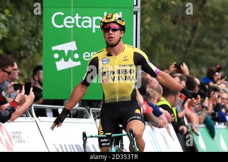 L'équipe de Dylan Groenewegen Jumbo-Visma remporte l'étape au cours de l'étape 5 de l'OVO Energy Tour of Britain de Birkenhead à Birkenhead. Banque D'Images