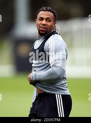 Wolverhampton Wanderers' Adama Traore au cours de la séance de formation au terrain d'entraînement Sir Jack Hayward, Wolverhampton. Banque D'Images