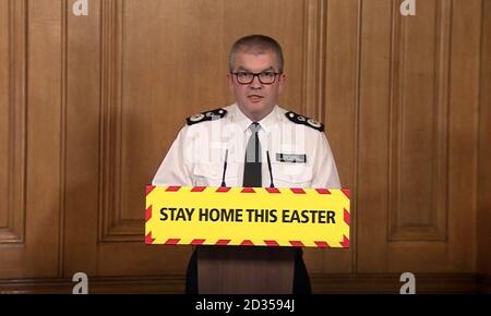 Capture d'écran du président du Conseil national des chefs de police Martin Hewitt lors d'une séance d'information à Downing Street, Londres, sur le coronavirus (COVID-19). Banque D'Images