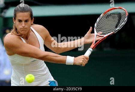 Amélie Mauresmo en France contre Serena Williams aux États-Unis lors des championnats de Wimbledon 2008 au All England tennis Club de Wimbledon. Banque D'Images