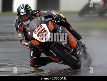 En Grande-Bretagne, Cal Crutchlow place les Esses à la deuxième place lors de la deuxième course des motos SBK World Superbike à Donington Park, Castle Donington, Derbyshire. Banque D'Images