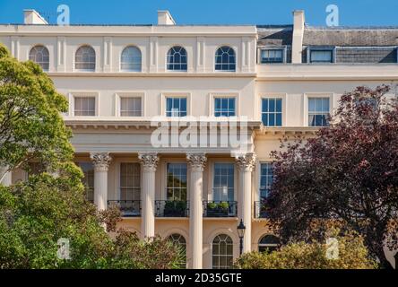 Londres, Camden, Cumberland Terrace: Une rue exclusive de maisons mitoyennes de luxe en terrasses au large de Regent's Park, par l'architecte royal John Nash Banque D'Images