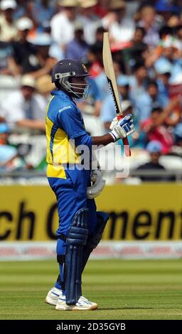 Au Sri Lanka, Mahela Jayawardene fête ses 50 buts non sortis lors du match des Super Eights Twenty20 de l'ICC au Lord's, Londres. Banque D'Images