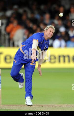 Le capitaine de Rajasthan Royals Shane Warne s'est emparé pendant le match de Twenty20 à Lord's, Londres. Banque D'Images