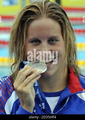 Joanne Jackson de Grande-Bretagne avec sa médaille d'argent lors des Championnats du monde de natation de la FINA à Rome, Italie. Banque D'Images