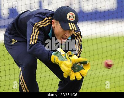 Brad Haddin, le gardien de cricket australien, pendant la session de filets à Headingley, Leeds. Banque D'Images
