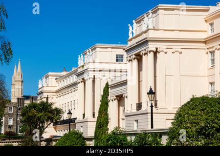 Londres, Camden, Cumberland Terrace: Une rue exclusive de maisons mitoyennes de luxe en terrasses au large de Regent's Park, par l'architecte royal John Nash Banque D'Images