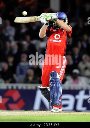 Luke Wright, en Angleterre, a fait 4 courses lors du match international d'une journée à The Oval, Londres. Banque D'Images