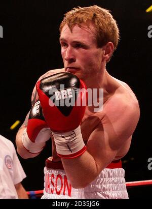 Jason Rushton en action contre l'adversaire Brian Rose lors du combat libre Central Area Light-Middlewhuit Title à la Bolton Arena, Bolton. Date de la photo: Vendredi 23 octobre 2009. Le crédit photo devrait se lire comme suit : Dave Thompson/PA Wire. Banque D'Images