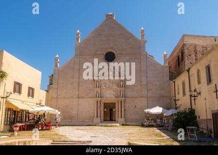 Îles Tremiti, Puglia, Italie, juillet 2020 : Abbaye de Santa Maria al Mare sur l'île de San Nicola. Îles Tremiti, petites îles de la mer Adriatique, partie du parc Gargano. Banque D'Images