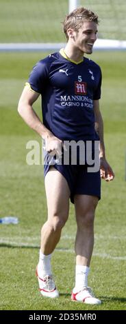 Tottenham Hotspurs David Bentley lors d'une séance d'entraînement ouverte au terrain d'entraînement de Chigwell, Londres. Banque D'Images