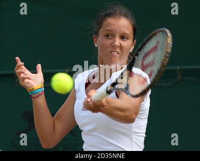 Laura Robson en Grande-Bretagne contre Krista Hardebeck aux États-Unis lors des Girls Singles du huitième jour des Championnats de Wimbledon 2010 au All England Lawn tennis Club, Wimbledon. Banque D'Images