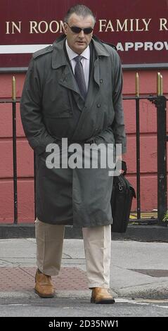 Le journaliste britannique Ian Bailey arrive à la haute Cour de Dublin pour son cas d'extradition suite à l'assassinat de la cinéaste française Sophie Toscan du Plantier. Banque D'Images